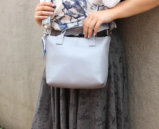 [10283] Zazi Petite leather crossbody tote
